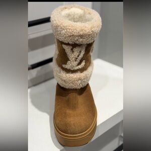 Louis Vuitton LV Brown Shearling winter Boot with Logo SIZE 37 7 AUTHENTIC